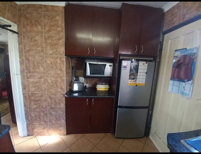 6 BEDROOM HOUSE FOR SALE IN WOODLANDS